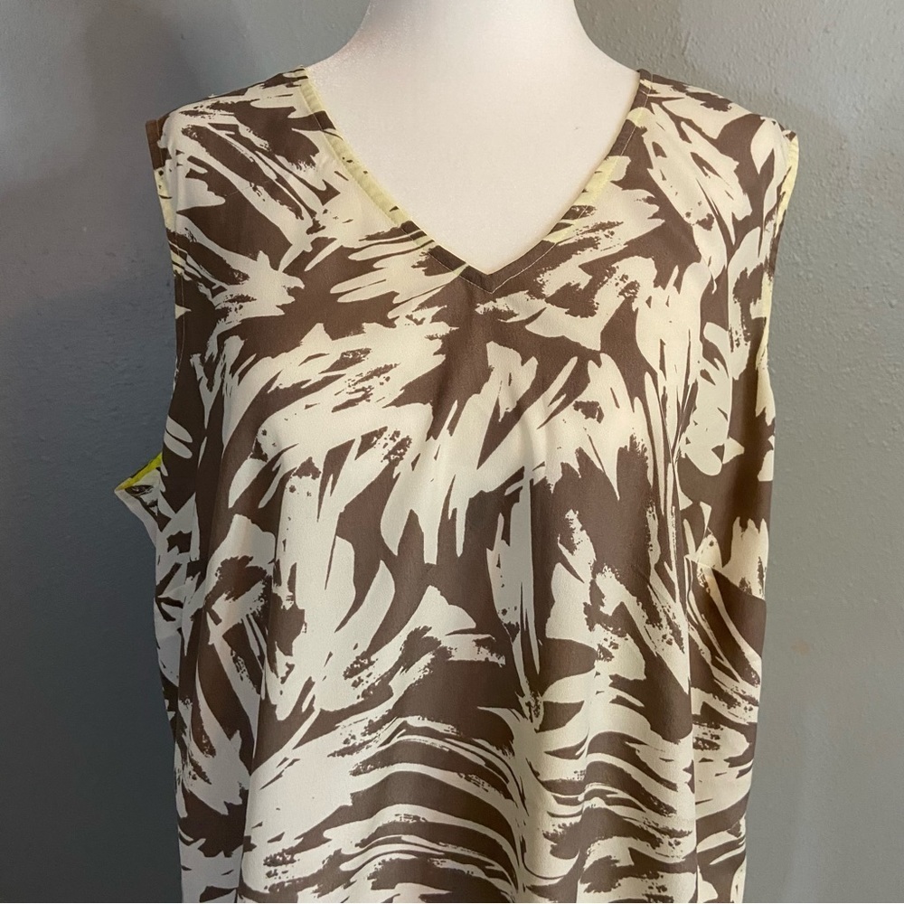 16. Vince Camuto Light Brown & Cream Abstract Multi Patterned Tank Top Size 1X - Picture 2 of 11